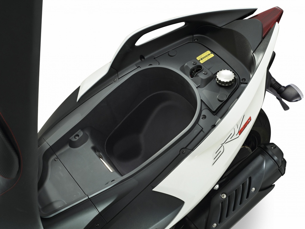 Фото скутера Aprilia SRV 850 ABS